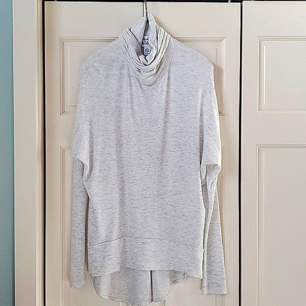 MADISON & BERKELEY CROWL NECK LONG SLEEVE TOP! SIZE XS, NWOT!